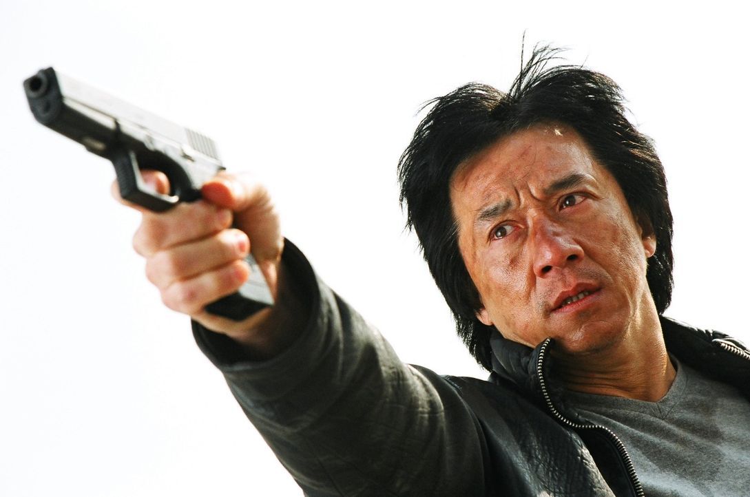 Gemeinsam mit seinem Kollegen tritt Inspektor Wing (Jackie Chan) den Kampf gegen die durchgedrehte Bande von Jugendlichen an, die sich einen Spaß d... - Bildquelle: E.M.S.