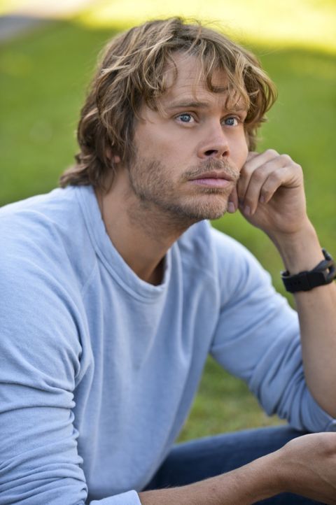 Gemeinsam mit Kensi untersucht Deeks (Eric Christian Olsen) undercover den Mord an einem Obdachlosen, einem früheren Marine und CIA Agenten ... - Bildquelle: CBS Studios Inc. All Rights Reserved.