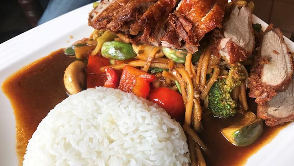 Pad Kieh Mao - Ente mit Gemüse und Reis