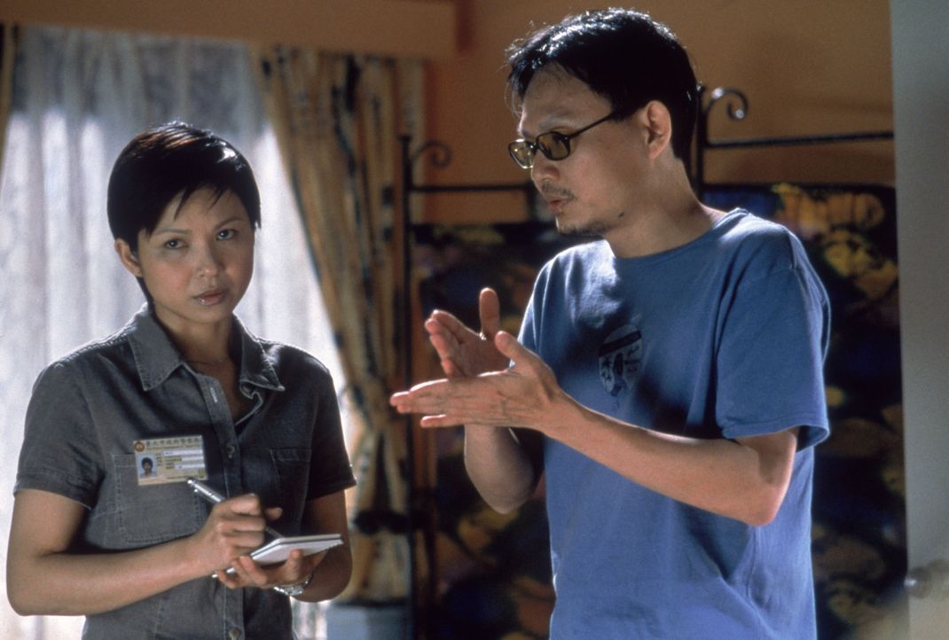 Letzte Anweisungen erteilt Regisseur Chen Kuo-Fu, r. der jungen Darstellerin Wei-Han Huang, l. - Bildquelle: 2004 Sony Pictures Television International. All Rights Reserved.