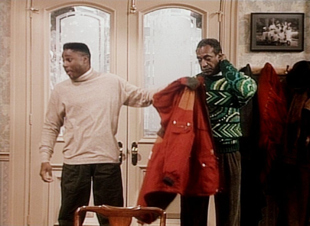 Theo (Malcolm-Jamal Warner, l.) muss zu Hause gleich erzählen, wo er Cliff (Bill Cosby, r.) gerade getroffen hat. - Bildquelle: Viacom