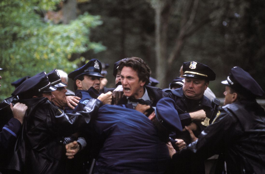 Zu spät erkennt Jimmy (Sean Penn), dass er auf das falsche Pferd gesetzt hat ... - Bildquelle: Warner Bros. Pictures