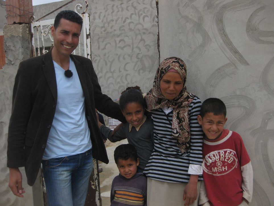 Hichem Ben Kahla ist in Tunesien geboren und aufgewachsen, lebt aber seit 12 Jahren in Deutschland. Er kennt beide Welten und checkt in Tunesien fü... - Bildquelle: kabel eins