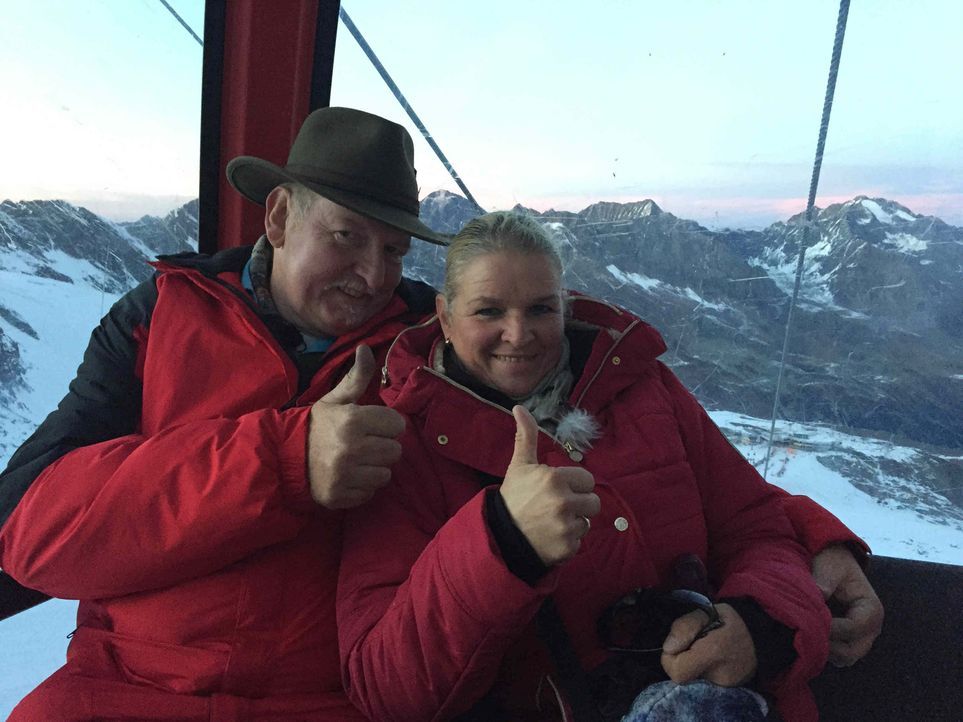In knapp 3.000 Metern Höhe machen Tamme Hanken (l.) und seine Frau Carmen (r.) einige neue Erfahrungen ... - Bildquelle: kabel eins