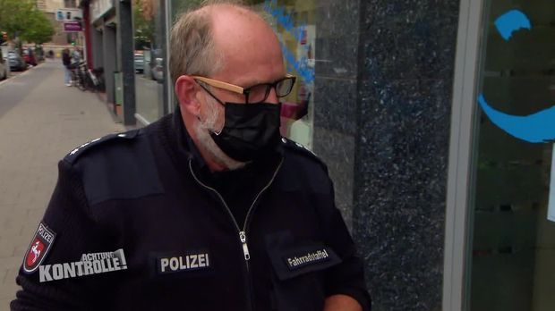 Achtung Kontrolle - Achtung Kontrolle! - Thema U.a.: Nicht Verkehrssicher - Polizei Braunschweig Stoppt Fahrradfahrer