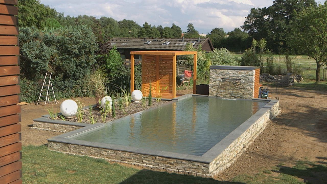 Heimwerker- und Eigenheim-Traum: Ein selbst errichteter Pool oder Schwimmteich im eigenen Garten ... - Bildquelle: kabel eins