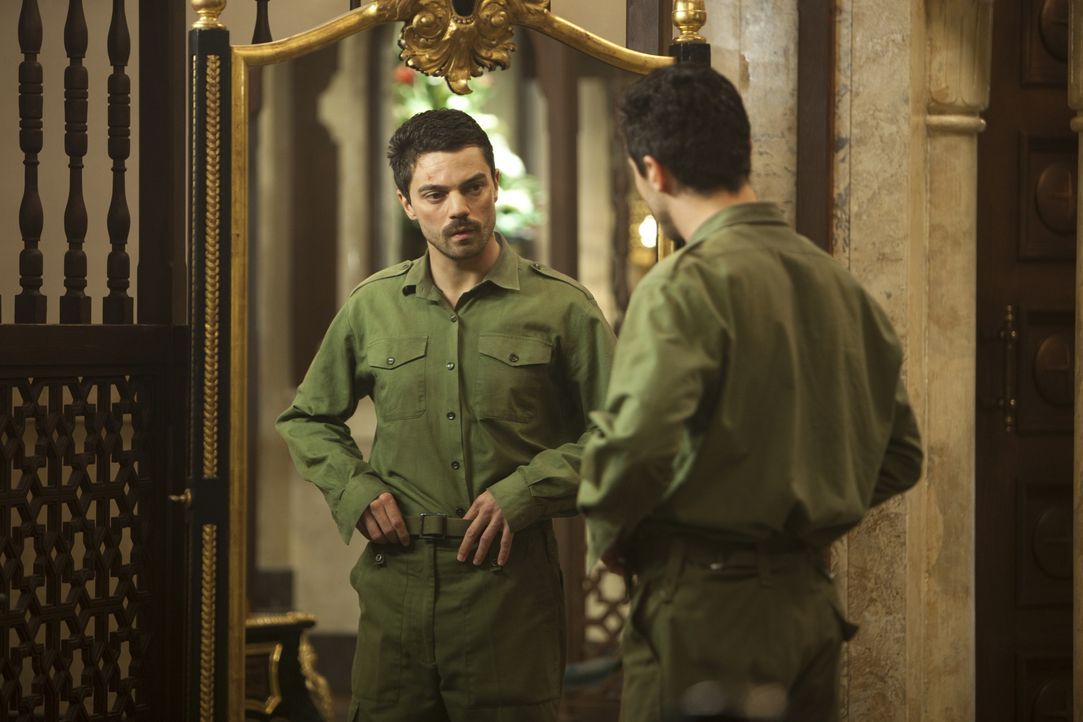 Als Doppelgänger von Saddam Husseins ältestem Sohn beginnt für den irakischen Soldaten Latif Yahia (Dominic Cooper) ein höllischer Albtraum aus dem... - Bildquelle: 2013, Falcom Media