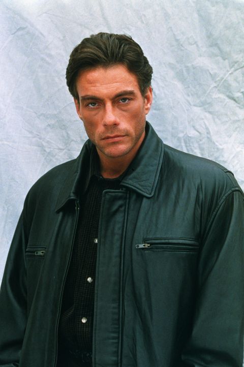 Inspektor Alain Moreau (Jean-Claude Van Damme) von der Mordkommission in Nizza wusste nie, dass er einen Zwillingsbruder hat - bis er eines Tages vo... - Bildquelle: Sony Pictures Television International. All Rights Reserved.