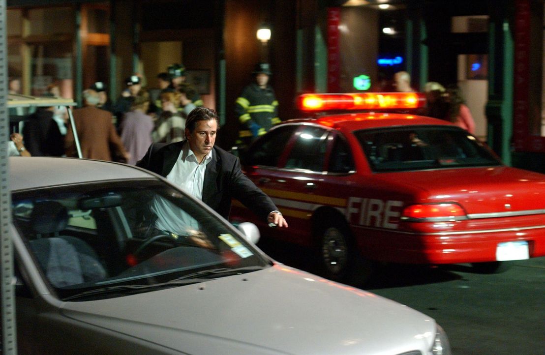 Jack Malone (Anthony LaPaglia) hat einen Hinweis auf den Aufenthaltsort des grausamen Serienmörder erhalten ... - Bildquelle: Warner Bros. Entertainment Inc.