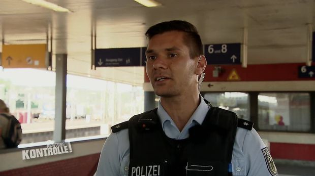 Achtung Kontrolle - Achtung Kontrolle! - Thema U. A.: Gefälschter Pass! Polizeikontrolle Paris-frankfurt