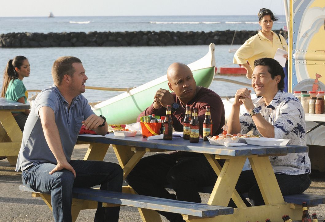 Müssen zusammenarbeiten: Callen (Chris O'Donnell, l.), Chin (Daniel Dae Kim, r.) und Sam (LL Cool J, M.) ... - Bildquelle: TM &   CBS Studios Inc. All Rights Reserved.