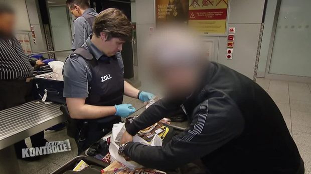 Achtung Kontrolle - Achtung Kontrolle! - Thema U.a.: Illegeale Fleisch-einfuhr - Zoll Flughafen Frankfurt