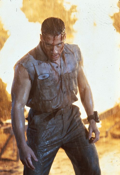 Hat noch eine mörderische Rechnung offen: Luc Devreux (Jean-Claude Van Damme) ... - Bildquelle: 1992 TriStar Pictures
