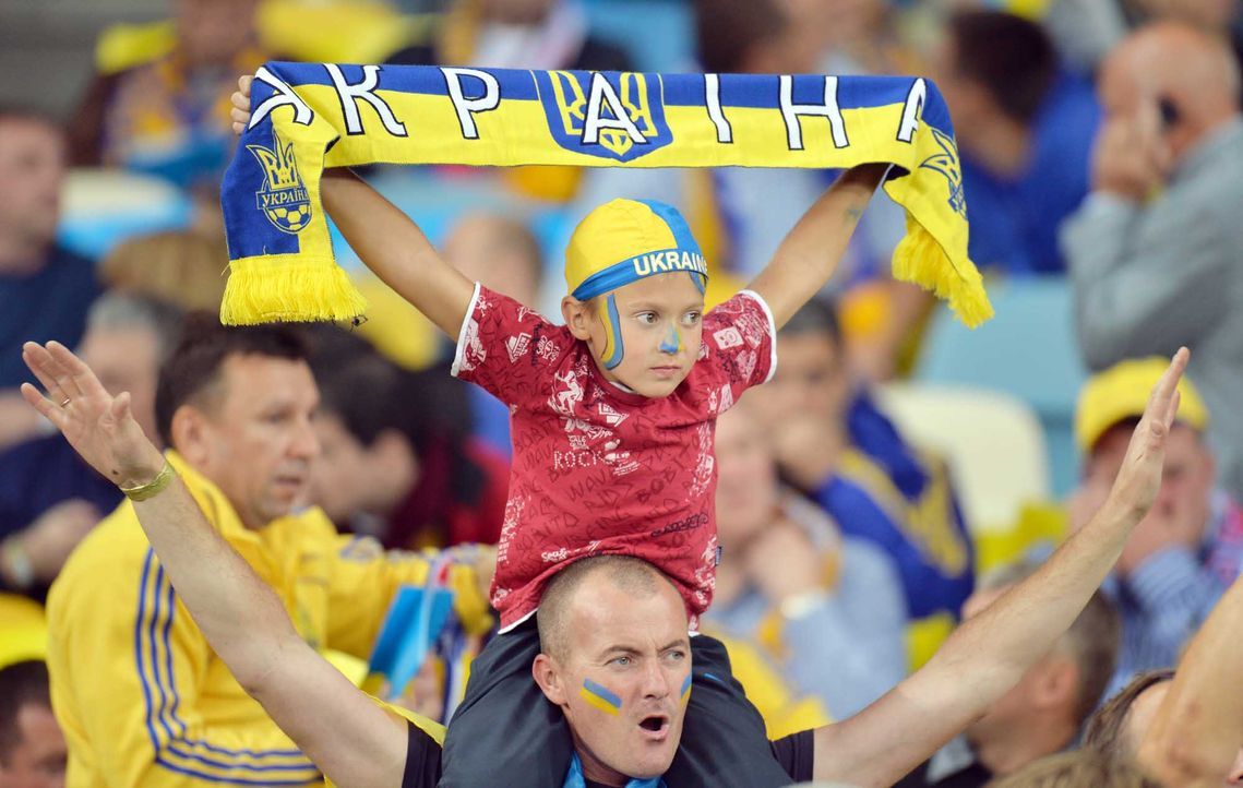 Fußball-Fan-Ukraine-120614-2-AFP - Bildquelle: AFP