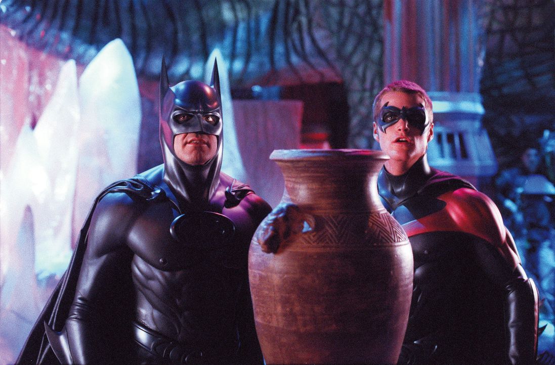 Nur mit vereinten Kräften können Batman (George Clooney, l.) und Robin (Chris O'Donnell, r.) Gotham vor Poison Ivy und Mr. Freeze retten. Doch ihre... - Bildquelle: Warner Bros. Pictures