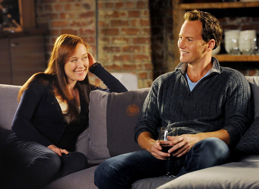 Dr. Michael Holt (Patrick Wilson, r.) genießt den Abend mit seiner Ex-Frau Anna Paul (Jennifer Ehle, l.), die plötzlich wieder aufgetaucht ist. Er... - Bildquelle: 2011 CBS BROADCASTING INC. ALL RIGHTS RESERVED