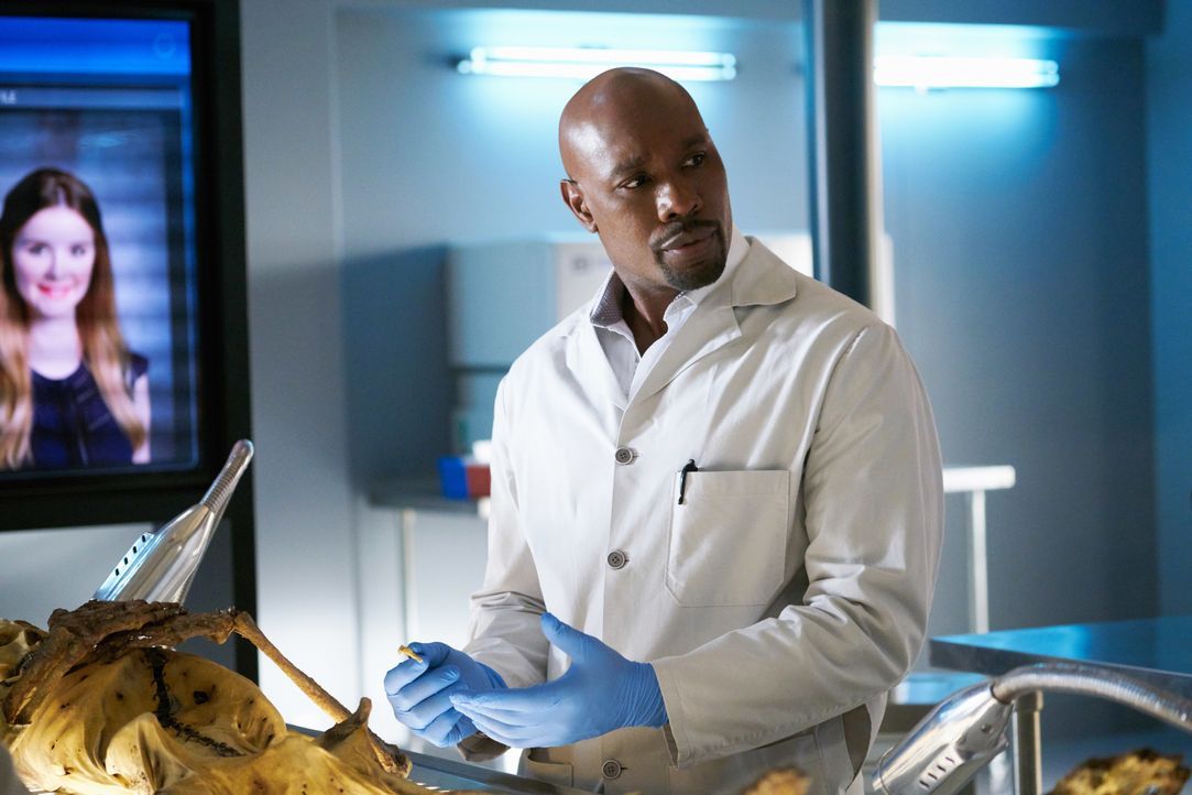 Als ein Patient auf dem Tisch von Erica Kincaid stirbt, nimmt Rosewood (Morris Chestnut) die Ermittlungen auf - und stößt auf einen lang zurückliege... - Bildquelle: 2015-2016 Fox and its related entities.  All rights reserved.