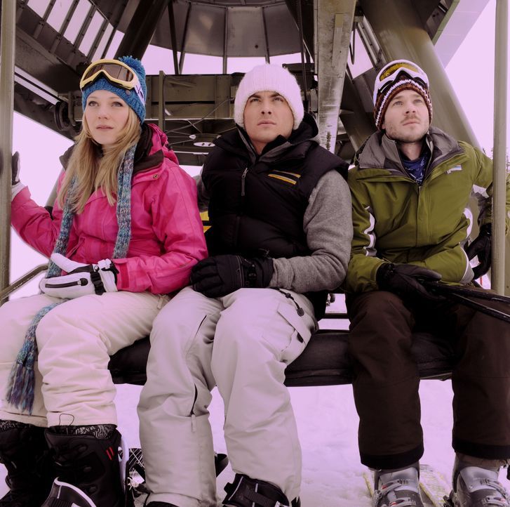 Ein Skitag entwickelt sich für Joe (Shawn Ashmore, r.), Dan (Kevin Zegers, M.) und Parker (Emma Bell, l.) zum Alptraum ihres Lebens, als sie im Skil... - Bildquelle: Fred Hayes Frostbite Features, Inc.