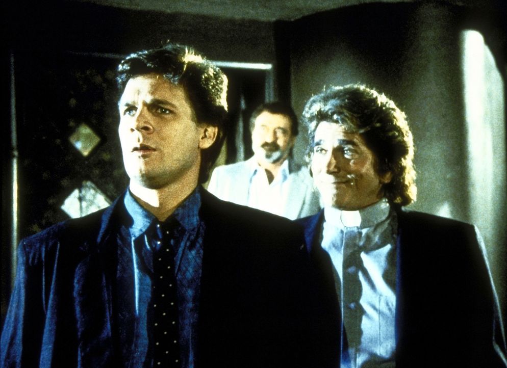 Brad (Dean Scofield, l.) sucht überall nach seiner Verlobten Trish. Mark (Victor French, M.) und Jonathan (Michael Landon, r.) unterstützen ihn be... - Bildquelle: Worldvision Enterprises, Inc.