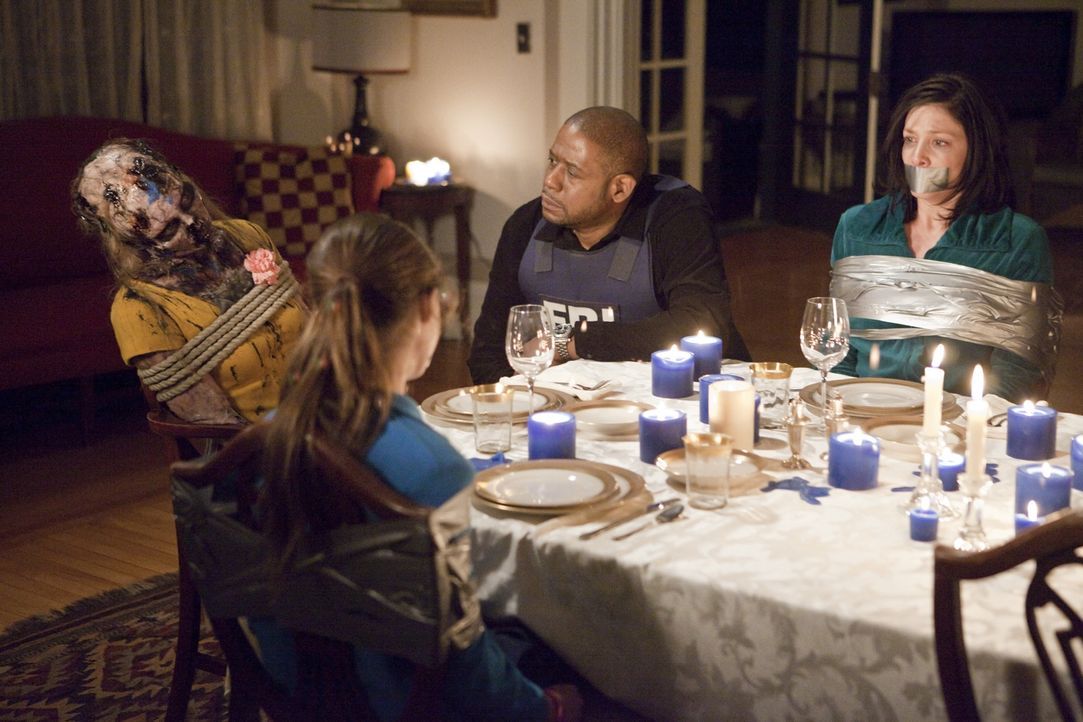 Sam (Forest Whitaker, 2.v.r.) und sein Team, haben es geschafft, um Erica (Ava Allan, 2.v.l.) und ihre Mutter (Jennifer Riker, r.) vor dem Tod zu be... - Bildquelle: ABC Studios