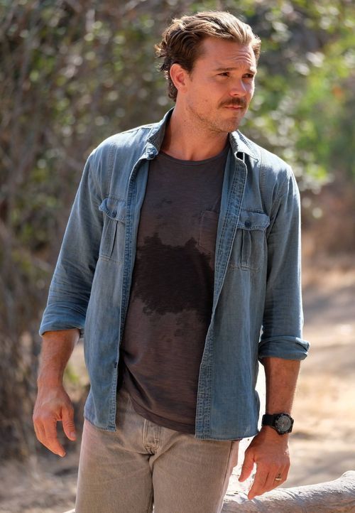 Muss seinem Kollegen das Leben retten: Riggs (Clayne Crawford) ... - Bildquelle: 2016 Warner Brothers