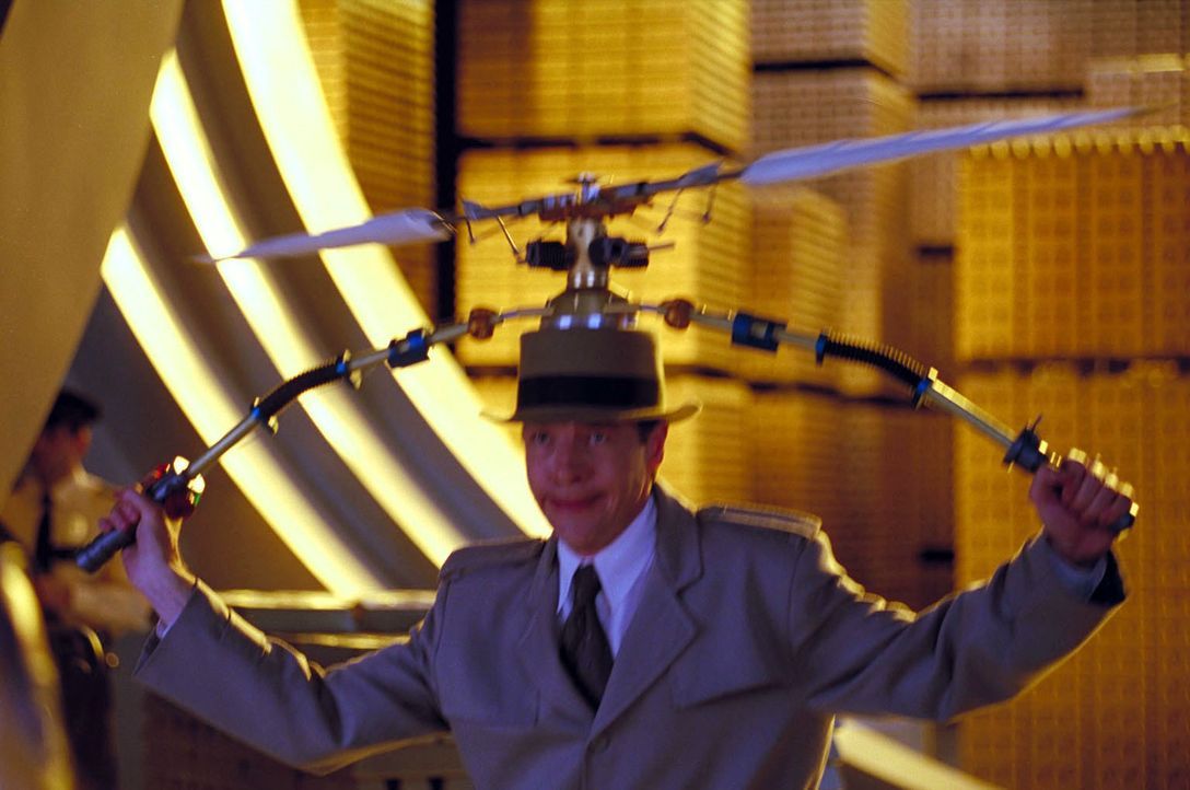 Erste Flugversuche: Inspector Gadget (French Stewart) ... - Bildquelle: Walt Disney Pictures