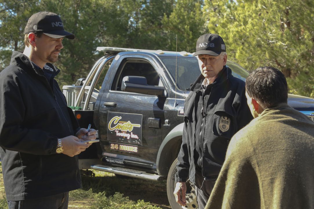 McGee (Sean Murray, l.) Gibbs (Mark Harmon, r.) - Bildquelle: Patrick McElhenney © 2018 CBS Broadcasting, Inc. All Rights Reserved / Patrick McElhenney