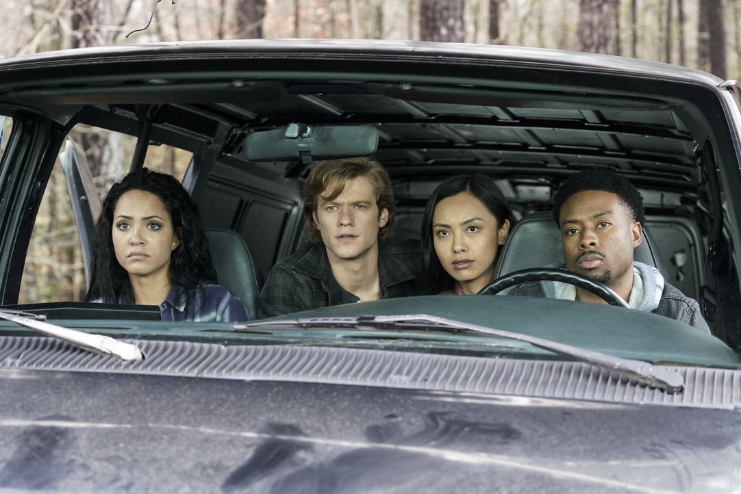 (v.l.n.r.) Riley Davis (Tristin Mays); MacGyver (Lucas Till); Desi (Levy Tran); Wilt Bozer (Justin Hires) - Bildquelle: Jace Downs 2019 CBS Broadcasting, Inc. All Rights Reserved / Jace Downs
