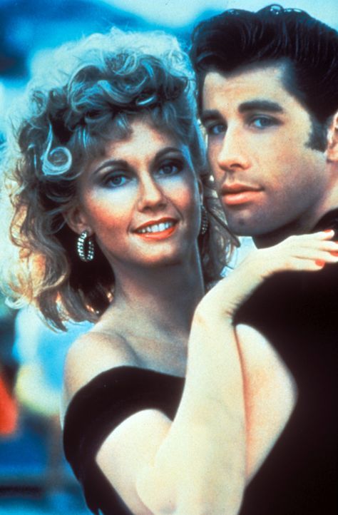 Sandy (Olivia Newton-John, l.) und Danny (John Travolta, r.) sind die ungekrönten Könige des Tanzparketts ... - Bildquelle: Paramount Pictures