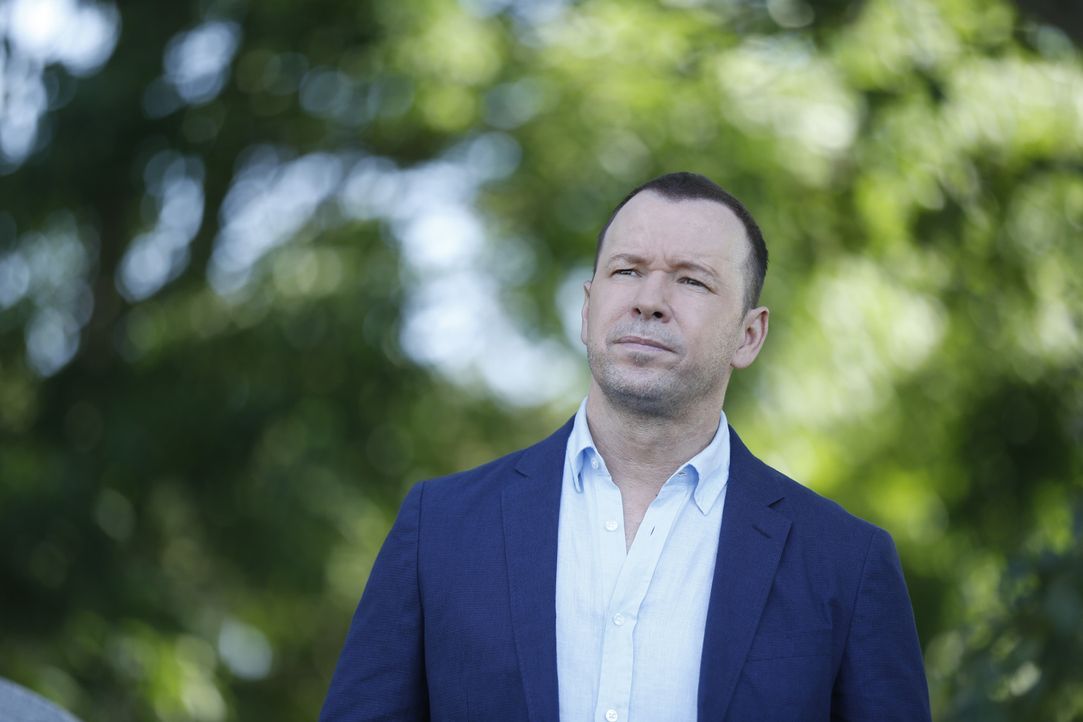 Danny (Donnie Wahlberg) ist nicht mehr der gleiche Cop, der er einmal war: Am Grab seines verstorbenen Bruders Joe, fängt Danny plötzlich an, seinen... - Bildquelle: Craig Blankenhorn 2016 CBS Broadcasting Inc. All Rights Reserved