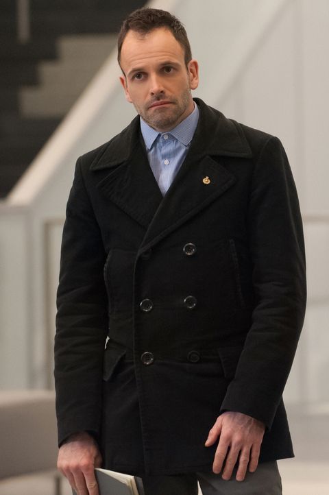 Versucht, den Mord an einem berühmten Krebsforscher aufzuklären: Sherlock Holmes (Jonny Lee Miller) ... - Bildquelle: Jeff Neumann CBS Television
