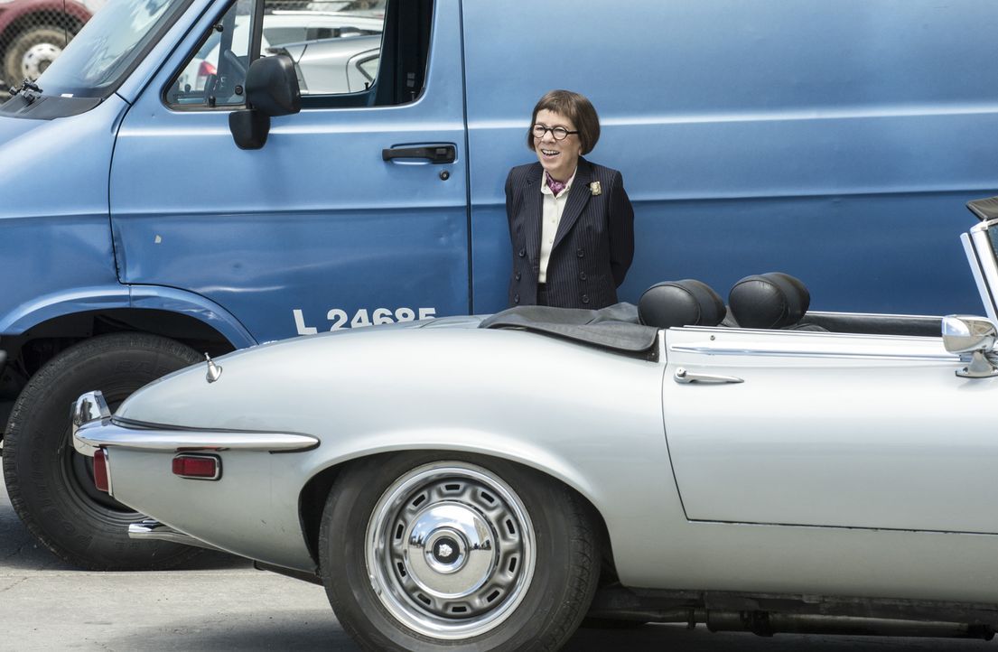 Beauftragt das Team Callen zu finden, der sich alleine auf eine  geheime Mission begeben hat: Hetty (Linda Hunt) ... - Bildquelle: Neil Jacobs 2015 CBS Broadcasting, Inc. All Rights Reserved.