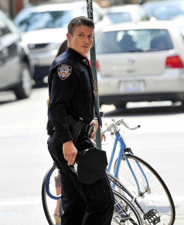 Erst wenige Tage im Polizeidienst muss Jamie Reagan (Will Estes) erkennen, dass er noch viel lernen muss, um ein erfolgreicher Cop werden zu können... - Bildquelle: 2010 CBS Broadcasting Inc. All Rights Reserved