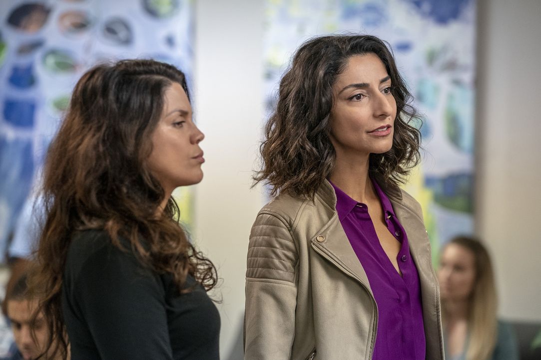 FBI Special Agent Tammy Gregorio (Vanessa Ferlito, l.); Special Agent Hannah Khoury (Necar Zadegan, r.) - Bildquelle: Skip Bolen © 2018 CBS Broadcasting, Inc. All Rights Reserved. / Skip Bolen