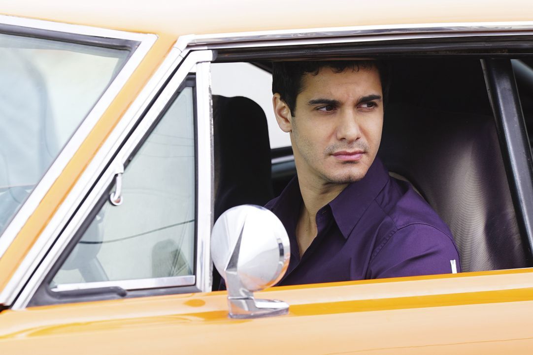 Walter (Elyes Gabel) muss undercover in der Schmuggel-Szene ermitteln, um zu verhindern, dass viele Menschen getötet werden ... - Bildquelle: Monty Brinton 2015 CBS Broadcasting, Inc. All Rights Reserved.