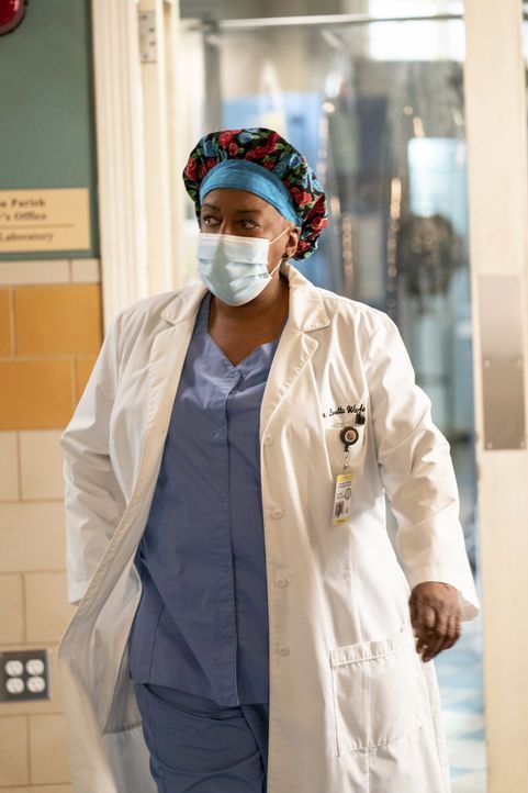Loretta Wade (CCH Pounder) - Bildquelle: Sam Lothridge © 2020 CBS Broadcasting Inc. All Rights Reserved. / Sam Lothridge