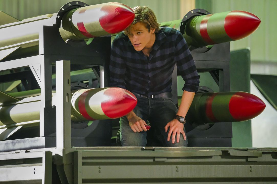 MacGyver (Lucas Till) - Bildquelle: Guy D'Alema 2018 CBS Broadcasting, Inc. All Rights Reserved / Guy D'Alema