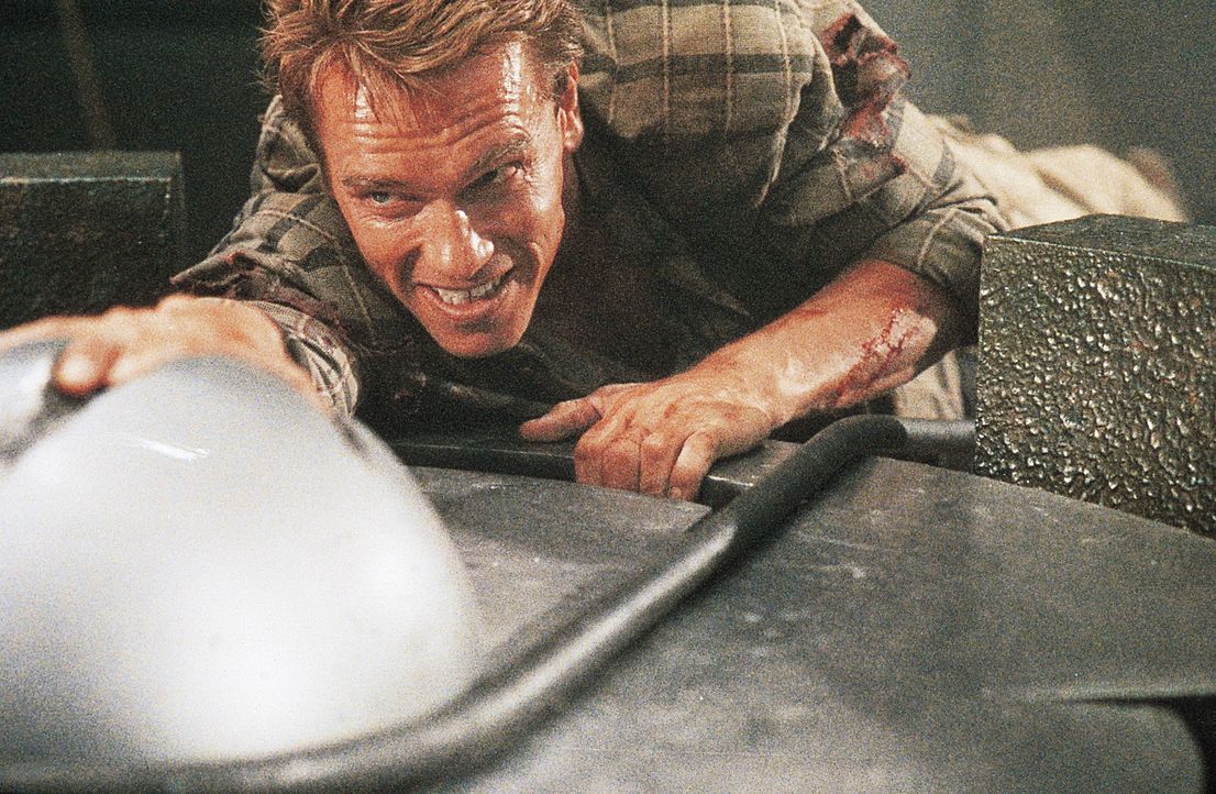 Als Douglas (Arnold Schwarzenegger) seine wahre Identität entdeckt, wird ihm klar, dass er tatsächlich ein Agent ist, dessen Erinnerung unterdrückt... - Bildquelle: 1990 STUDIOCANAL. All Rights Reserved.