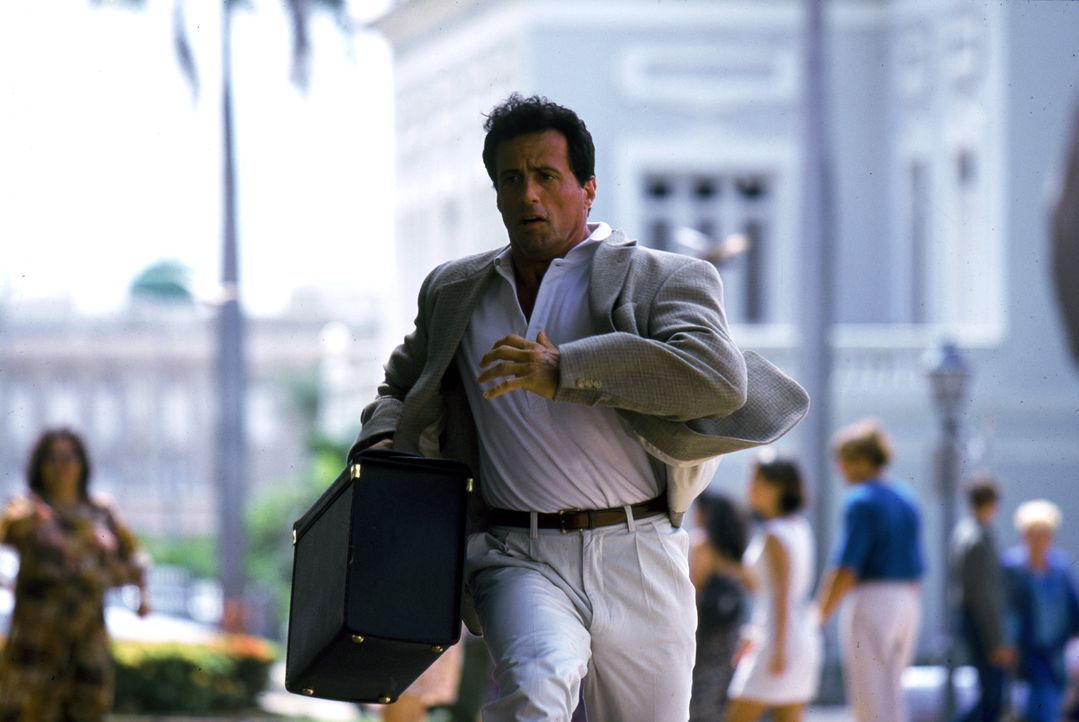 Der Profikiller Robert Rath (Sylvester Stallone) ist der beste seiner Zunft. Wer einen sicheren Auftrag ausführen lassen will, der engagiert ihn ... - Bildquelle: Warner Bros. Television