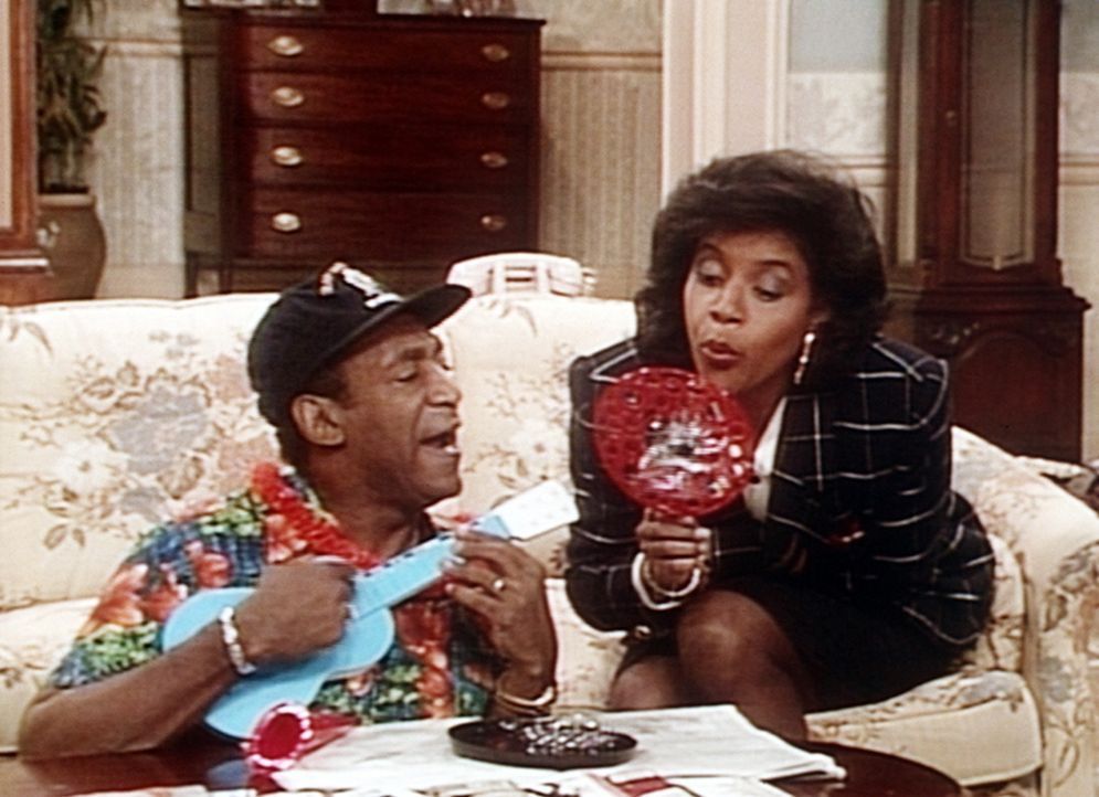 Cliff (Bill Cosby, l.) kann Clair (Phylicia Rashad, r.) mit seiner Urlaubsstimmung anstecken. - Bildquelle: Viacom
