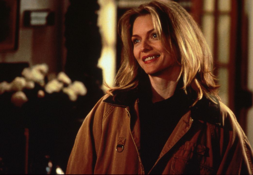 Die schöne Laura (Michelle Pfeiffer) ist von Lektor Will fasziniert ... - Bildquelle: Columbia TriStar