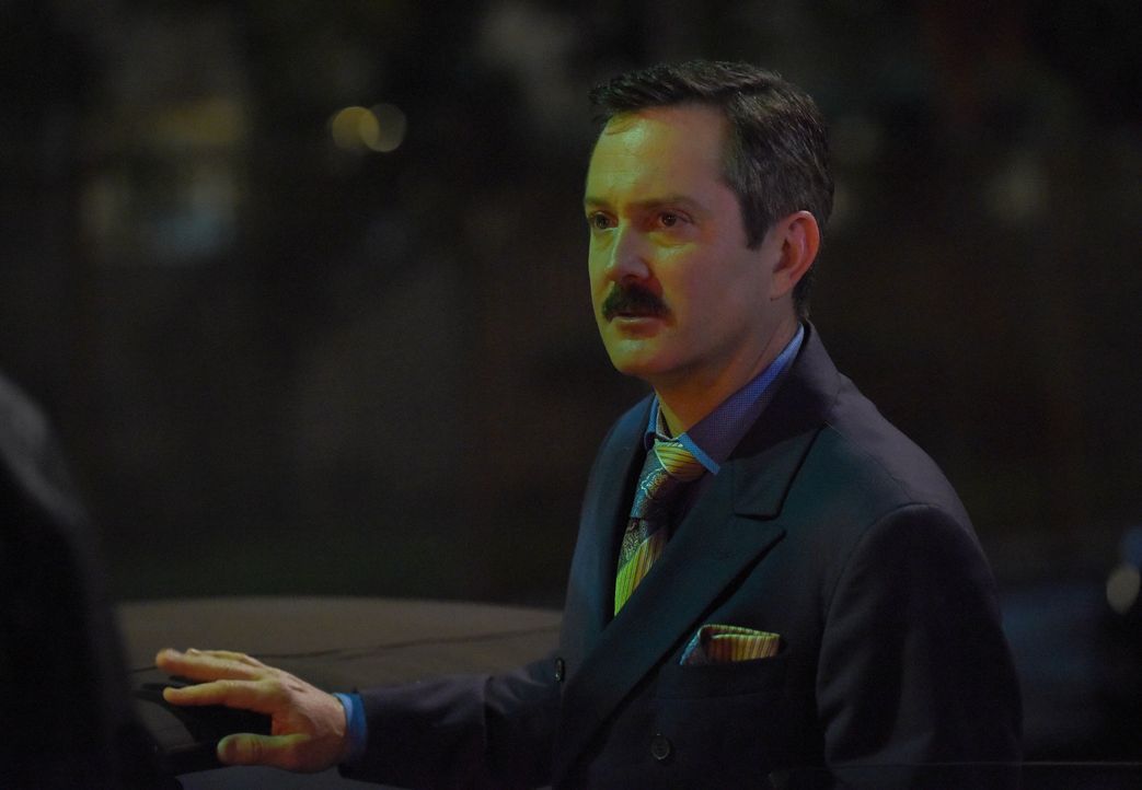 Nachdem Leo Getz (Thomas Lennon) und Trish Murtaugh mit ansehen müssen, wie ein befreundeter Anwalt durch eine Autobombe ums Leben kommt, starten si... - Bildquelle: Warner Brothers