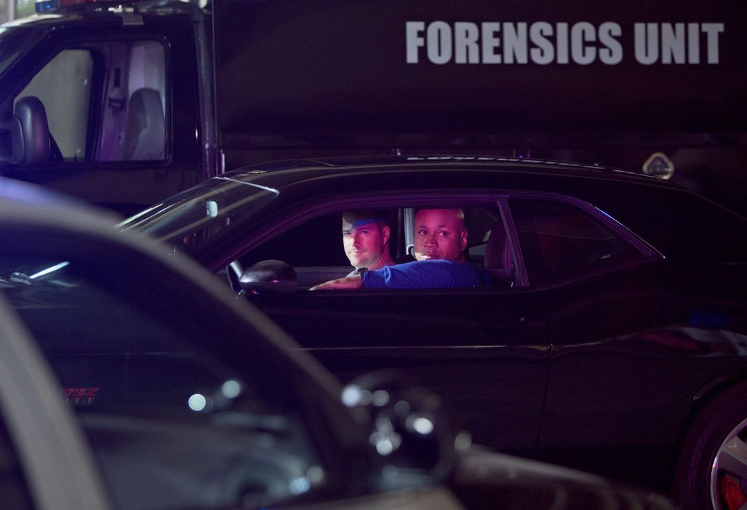 Ermitteln undercover im sonnigen Kalifornien, um die nationale Sicherheit zu wahren: Callen (Chris O'Donnell, l.) und Sam (LL Cool J, r.) ... - Bildquelle: CBS Studios Inc. All Rights Reserved.