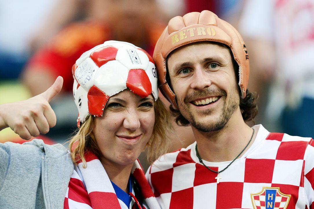 WM-kroatische-Fussball-Fans-120618-AFP - Bildquelle: AFP