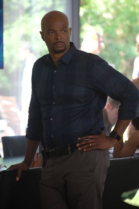 Bei den Ermittlungen in seinem neuen Fall trifft Murtaugh (Damon Wayans) auf seinen ehemaligen Ausbilder Ned Brower. Doch kann dieser bei der Aufklä... - Bildquelle: 2016 Warner Brothers