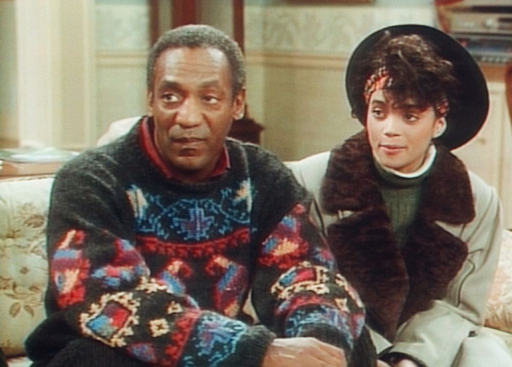 Cliff (Bill Cosby, l.) und Denise (Lisa Bonet, r.) hören mit ungläubigem Staunen, welchen Erfolg Vanessa bei den Jungen hat. - Bildquelle: Viacom