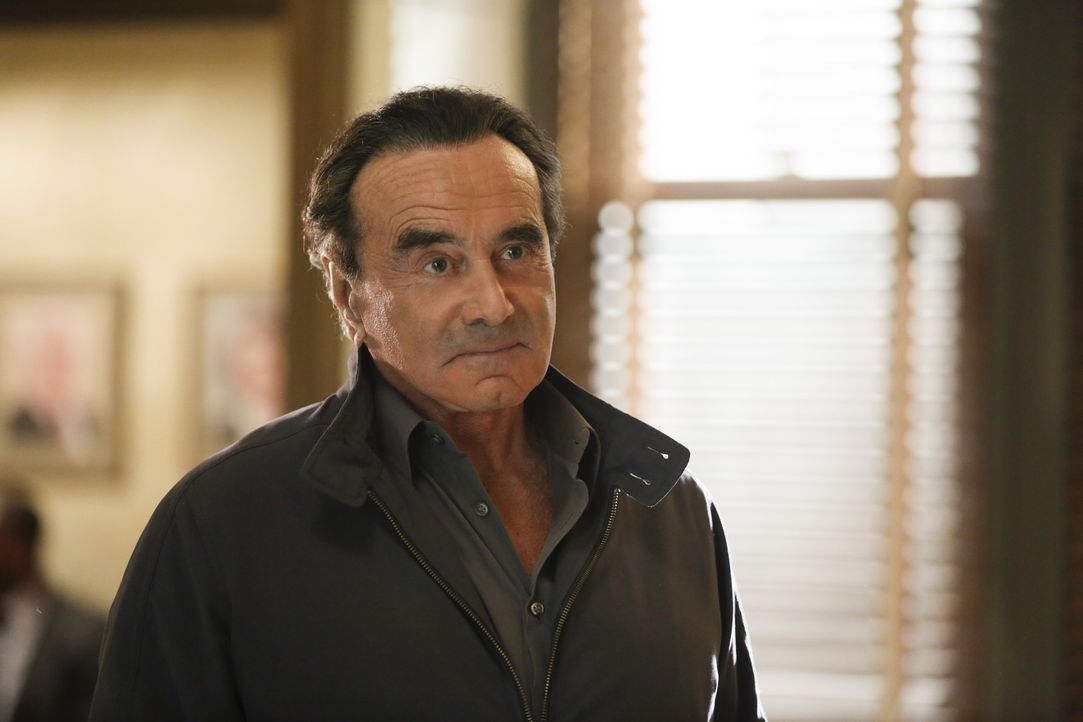 Ein alter Bekannter: Vincent (Dan Hedaya) verlässt das Zeugenschutzprogramm, um seinem ehemaligen Boss ein Alibi zu geben. Wird Anwältin Erin den wa... - Bildquelle: Craig Blankenhorn 2015 CBS Broadcasting Inc. All Rights Reserved.