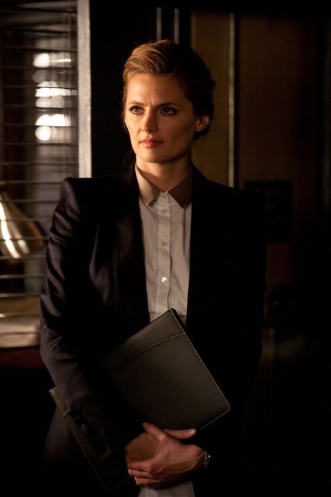 Dass sie so bald wieder auf den Mann trifft, der für den Tod ihrer Mutter verantwortlich ist, hätte Kate Beckett (Stana Katic) nicht gedacht ... - Bildquelle: 2013 American Broadcasting Companies, Inc. All rights reserved.