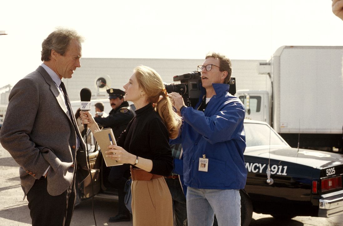 Harry Callahan (Clint Eastwood, l.); Samantha Walker (Patricia Clarkson, M.) - Bildquelle: 1988 Warner Bros. Entertainment Inc. All rights reserved.