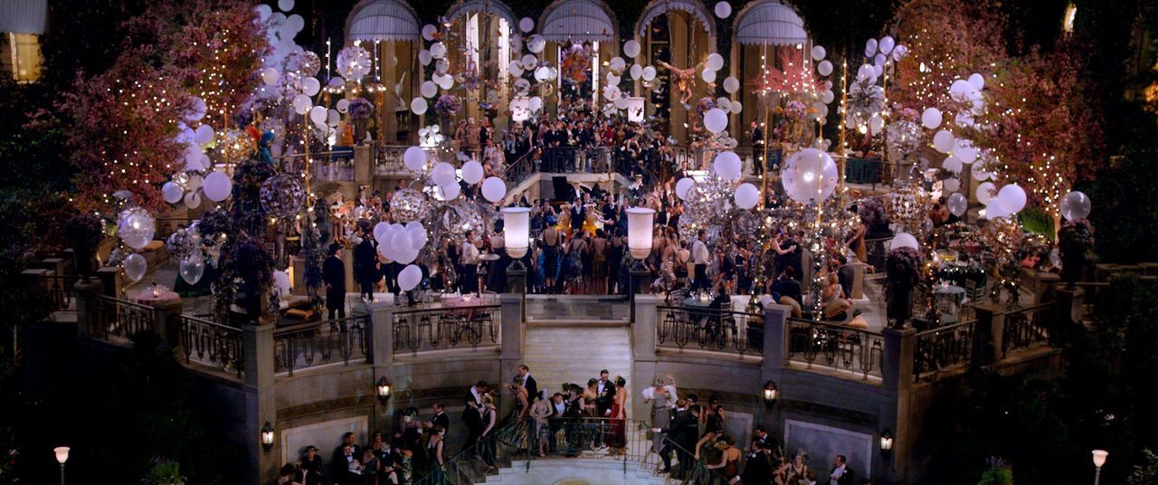 Rauschende Feiern, überwältigende Dekadenz und faszinierende Sensationen machen das Anwesen von Gatsby zum Mittelpunkt der New Yorker High Society.... - Bildquelle: 2012 Warner Brothers